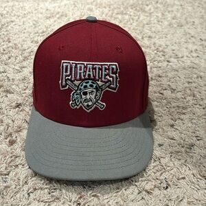 Basically brand new fitted Pittsburgh Pirates 7 1/4 hat
